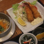 鮮魚 網代 - 料理写真:釜めし＋エビフライ(2本)