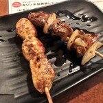 Yakitori Tonton - 左から　とんとん特製地鶏だんご￥90、とり肝￥80