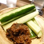 お酒とおかず かりなり - 2204肉味噌とキュウリ