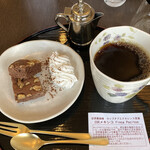 加藤珈琲店  - コーヒーとチョコブラウニーで550円