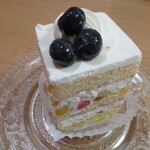 アンファン・ルミエール  - 季節のショートケーキ！