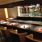 エクアトゥール - シックなカウンター席