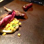 エクアトゥール - 友人のメインはピジョンラミエのロースト