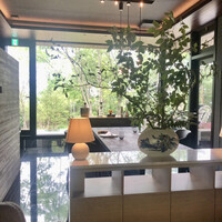 TSUSHIMI - ウェイティングから臨むダイニング