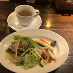 Ebisu Yamanoue Baru - ランチのサラダとスープ