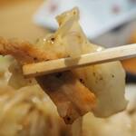 卓 - 牛ホルモン野菜鉄板その４