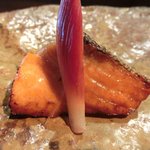 銀座 水野 - お昼の会席コース 3700円 の焼物：キングサーモンの有馬焼き