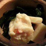 銀座 水野 - お昼の会席コース 3700円 の煮物：蟹のすり身、筍、若布の土瓶蒸し
