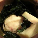 銀座 水野 - お昼の会席コース 3700円 の煮物：蟹のすり身、筍、若布の土瓶蒸し