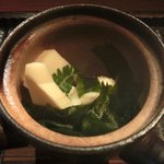 銀座 水野 - お昼の会席コース 3700円 の煮物：蟹のすり身、筍、若布の土瓶蒸し