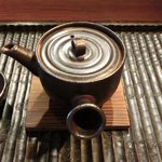 銀座 水野 - お昼の会席コース 3700円 の煮物：蟹のすり身、筍、若布の土瓶蒸し