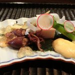 銀座 水野 - お昼の会席コース 3700円 の先附け：ホタルイカと胡麻豆腐のポン酢ジュレ掛け