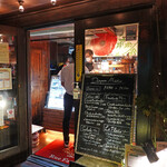 Rue Favart - お買い物客 @１０pm