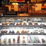 Rue Favart - 様変わりしたショーケース