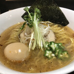 麺屋 どうげんぼうず - 味玉塩そば 880円。