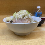 ラーメン二郎 - 久しぶりやな。着丼して驚く。すごく少ない。ラーメンの大盛りほどしかなかった、、、、調査不足