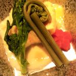 バンヤ - 蒸物
                                
                                鮭と筍伯方蒸し  酒粕と豆乳ソース