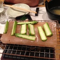 海乃四季 - アスバラガスの岩塩焼き。超美味し！