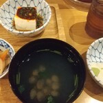 Tsuriyado Sakaba Madume - しじみ汁、小鉢2種類、まぐろの山かけ ♪