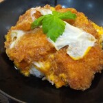 とり専門店 鳥さく - 鳥カツ丼…ボリューム満点！