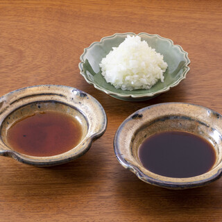 [Hachioji Sauce] Our special sauce uses plenty of onions.