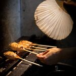 Sumibiyaki Tori Kemuri - 【拘りの焼鳥】一本一本手打ちした串を、自家製塩、備長炭で丁寧に仕上げていきます。