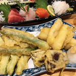 Yoshiyoshi - 穴子天(1人前1080円をハーフにしてもらった)+アスパラ天680円