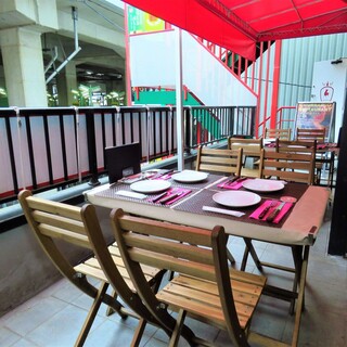 開放的なテラス席は３席ご用意