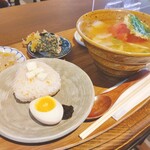 農家の息子がつくる食堂 さんかくとまる - 