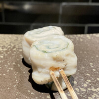 YAKITORI 燃 es - ささみシソ巻き
                更に進化を遂げたささみシソ巻き、ジューシーかつ口の中での充実感に目が覚める思いです。
                厚みを持たせることでのこの美味しさ、沼能さんのより美味しくする事への拘りの逸品、素晴らしいです♪