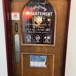 APPARTEMENT 301 - エレベーターで３階へ…お店のドア