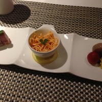 御膳房 六本木店 - 季節前菜の盛り合わせ（燻製ダック、トマト蜂蜜煮、胡桃の鶏肉巻き、押し豆腐等）