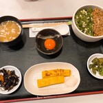からすやま食堂 - ネバネバ丼と選べるミニ惣菜定食 (1,080円)