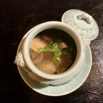 ワキヤ 一笑美茶樓 - 本日のおすすめ(11種の食材が入った土瓶スープ)