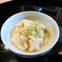 割烹たいら - 先付け　汲み上げ湯葉と茎山葵