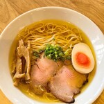 麺屋 サマー太陽 - 料理写真:塩らーめん（県産丸鶏100%の清湯スープ）