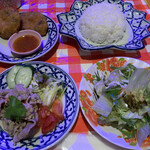 タイ屋台料理ガムランディー - 