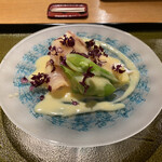 おかもと - ❶岩手県産イワナの炙り、スナップエンドウ、白瓜、柚子胡椒の酢味噌がけ。