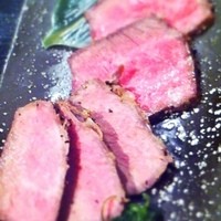 焼肉 にくなべ屋 神戸びいどろ 北野坂店 - 牛たたき