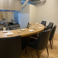 TamY - 丸みのあるカウンターは友達との会話が弾みます