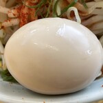 ラーメン もっけだの - 『旨辛つけ麺 炎山ニンニクヤサイマシマシ+味玉(スクラッチクーポン)』の味玉