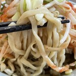 ラーメン もっけだの - 『旨辛つけ麺 炎山ニンニクヤサイマシマシ+味玉(スクラッチクーポン)』の麺