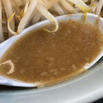 ラーメン もっけだの - 『青唐味噌+味玉(スクラッチクーポン)』のスープ