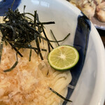 讃岐饂飩 恩家 - すだちの香りが美味しさを引き立てます♪