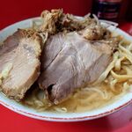 ラーメン二郎 - ブタを取り出して！