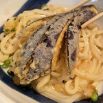 讃岐饂飩 恩家 - 茄子にも出汁醤油をかけて頂きます
