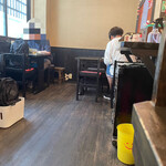 讃岐饂飩 恩家 - テーブル席