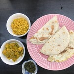 ラフィーの美しい森 - 黒ひよこ豆の煮豆、野菜炒め、アマランスの茎の和え物、薄焼きパン:バングラの道端で食った味そのまんまで技アリ（予約オーダー）