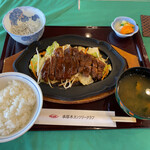 Honatsugi kantsuri kurabu resutoran - 豚漬ステーキ