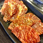 焼肉 ギュービッグ - カルビと上ロースは普通